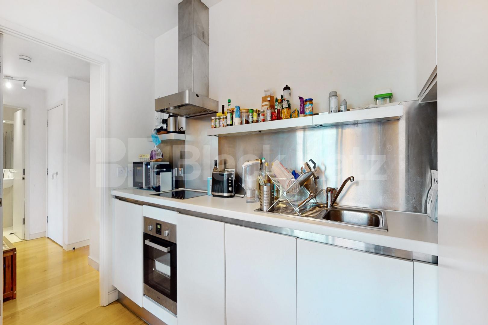 Flooded with natural light with 24 Hour Concierge & balcony South Central Steedman Street, Elephant and Castle